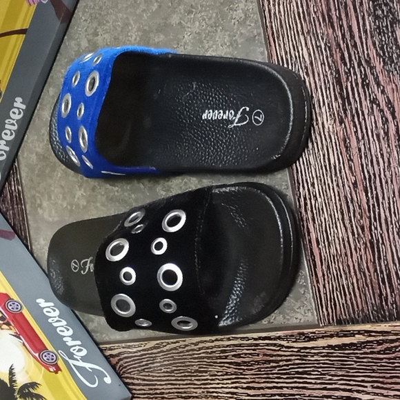 Sandals size 7 2 pairs for $22 - Picture 3 of 4